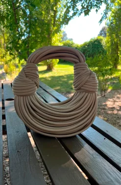 BOLSO NUDOS BEIGE