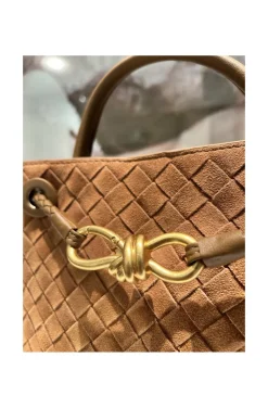BOLSO TRENZADO ANTE CAMEL