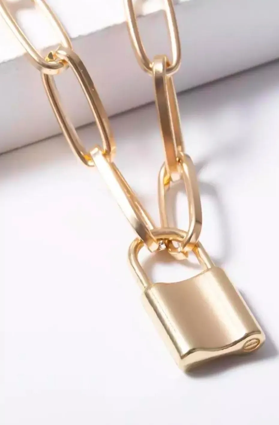 COLLAR CADENA LOVED AND LOCKED