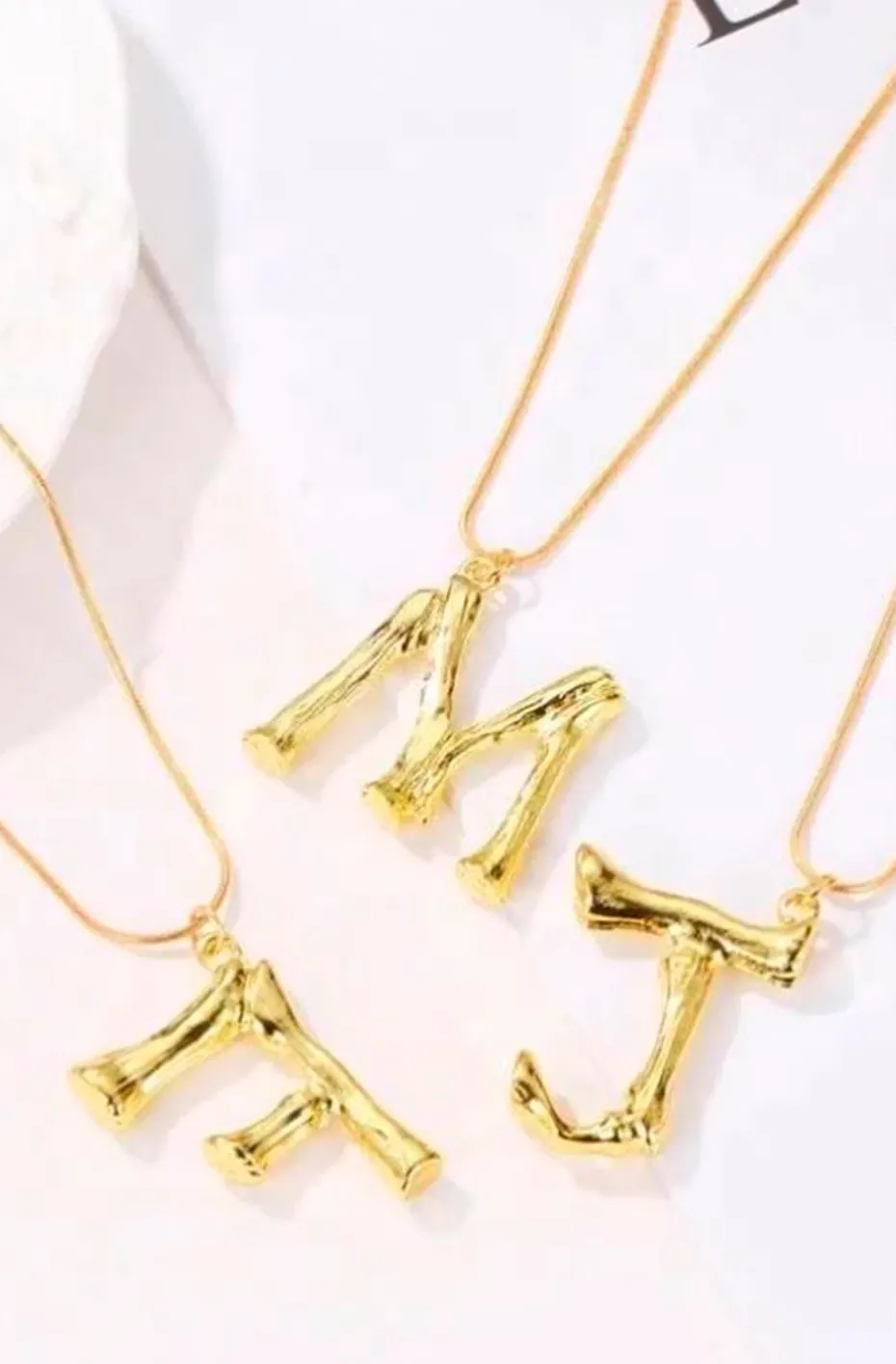 COLLAR INICIAL ¨J¨