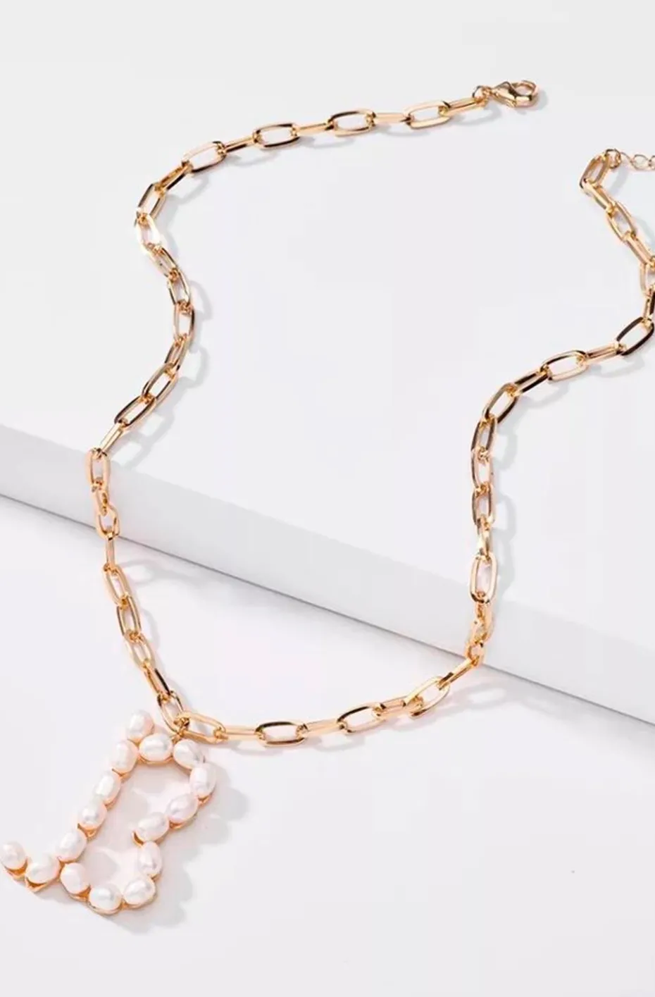 COLLAR INICIAL PERLAS B