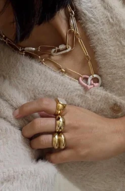 COLLAR REBELLION