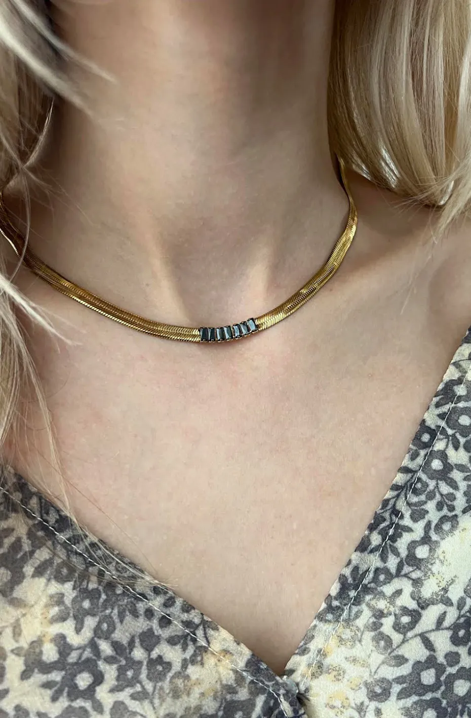 COLLAR SERPIENTE CRISTALES NEGROS