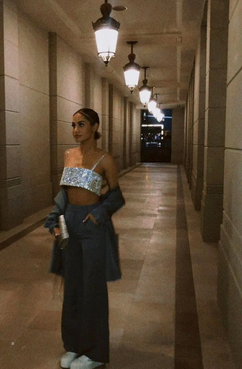 CROP TOP DE CRISTALES EN COLOR PLATA