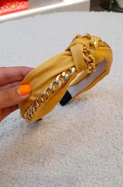 DIADEMA MOSTAZA CON CADENA DORADA