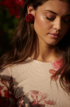 PENDIENTES ROSAS ROJO GRANATE