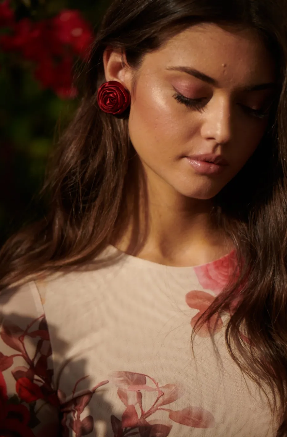 PENDIENTES ROSAS ROJO GRANATE