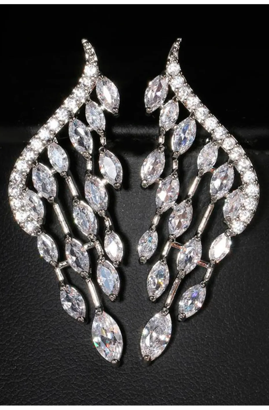 PENDIENTES CIRCONITAS CORTINA
