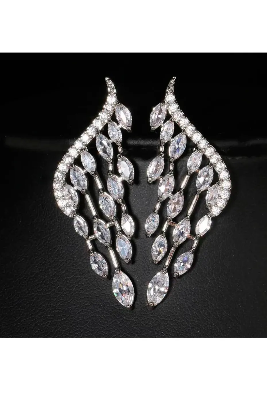 PENDIENTES CIRCONITAS CORTINA