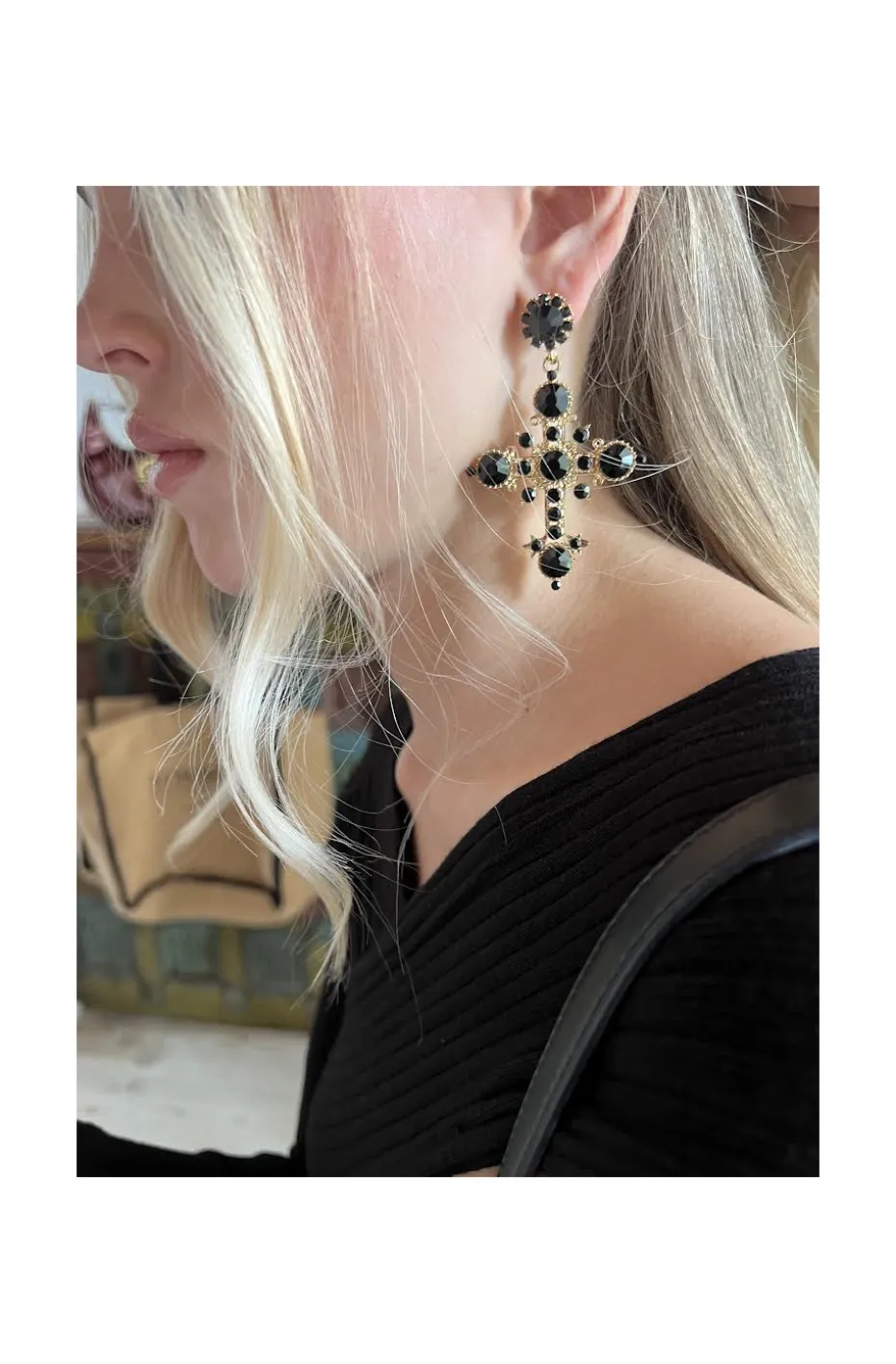 PENDIENTES CRUZ NEGRA CAPRI