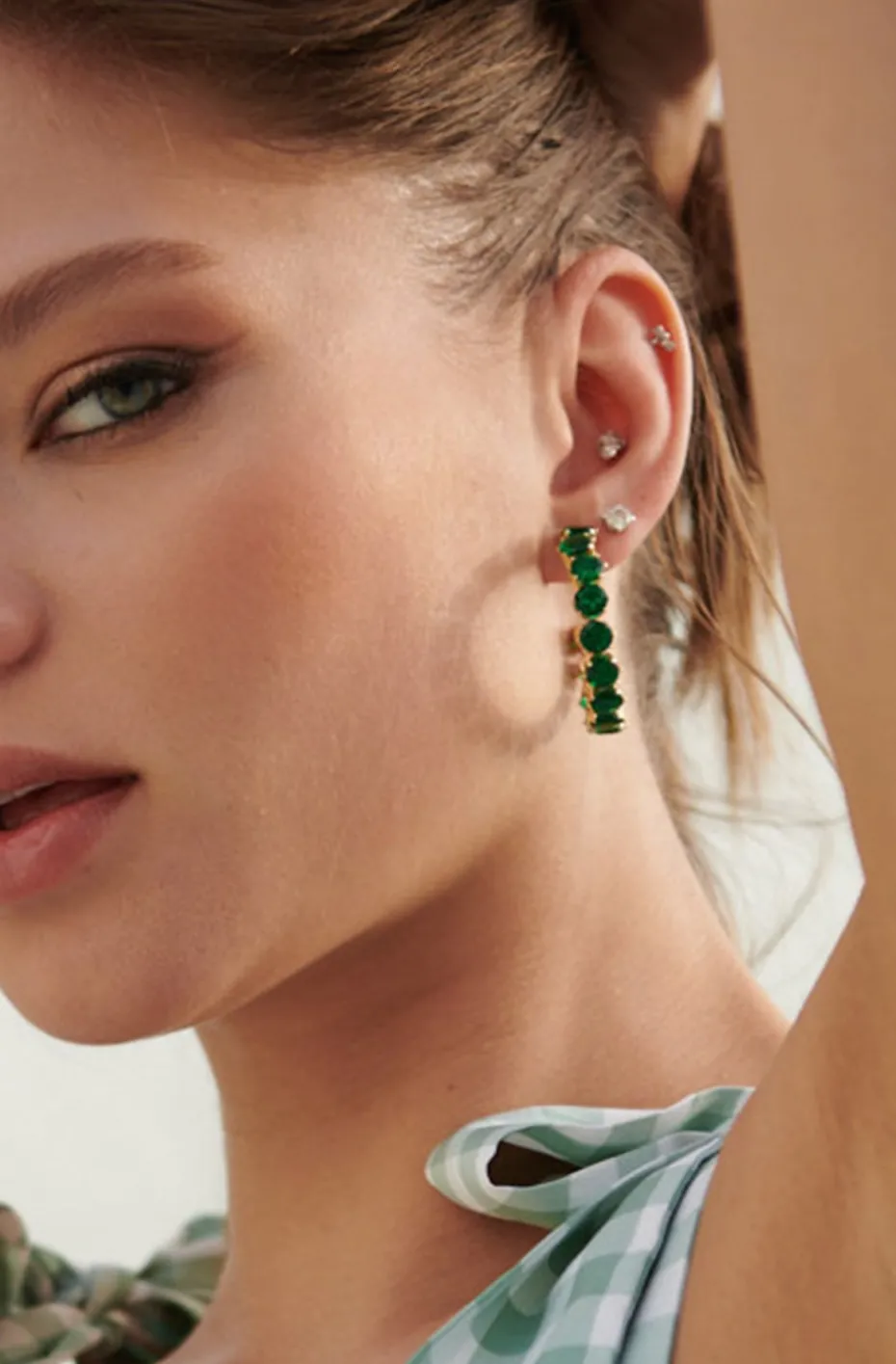 PENDIENTES DE ARO CISTALES ROUNDED VERDE ESMERALDA