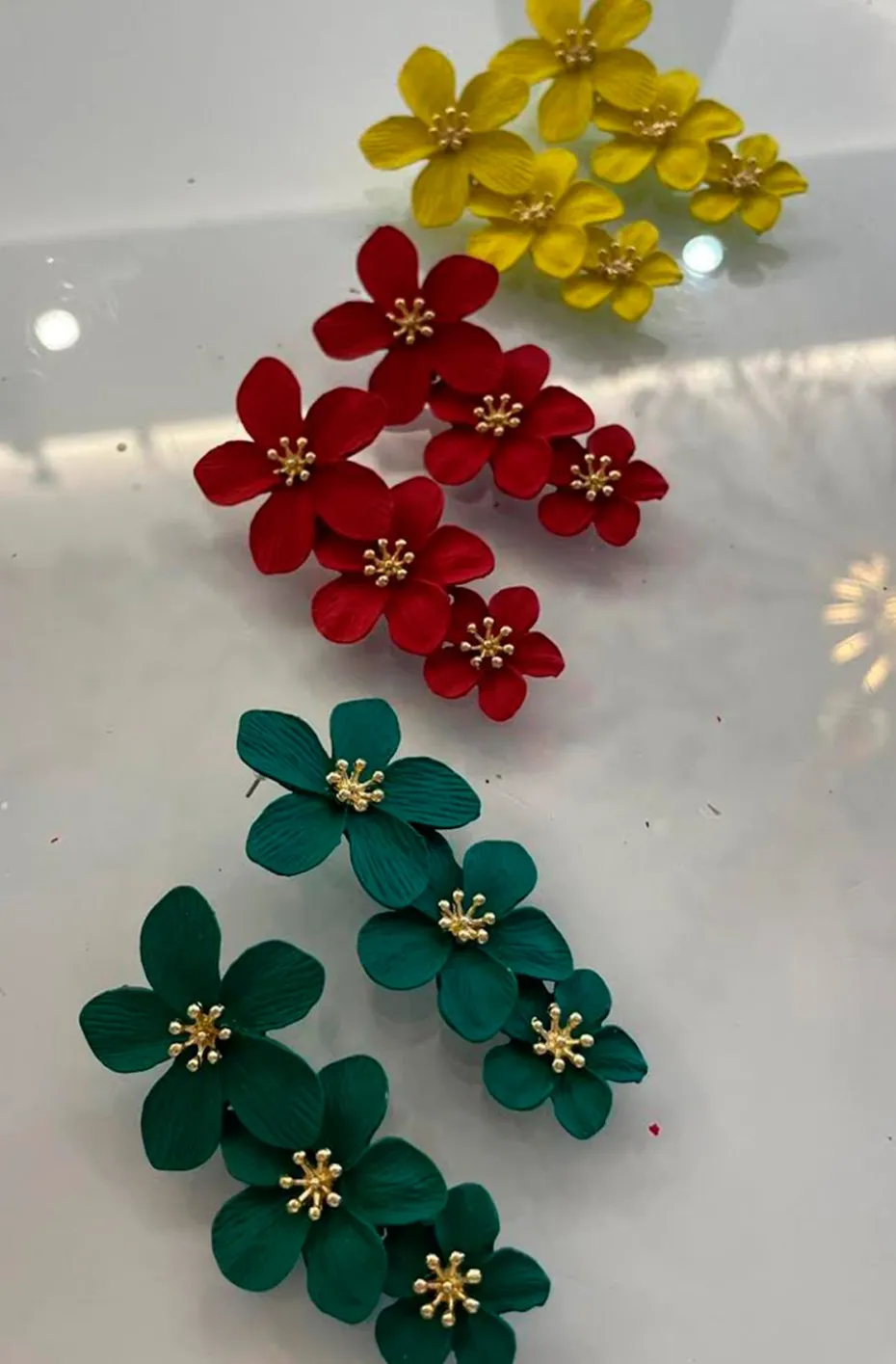PENDIENTES DE TRES FLORES VERDE