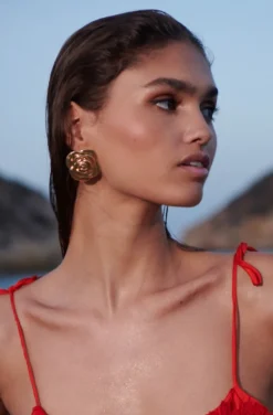 PENDIENTES FLOR DORADA