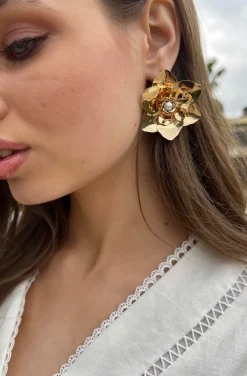 PENDIENTES FLOR DORADA CON PERLA