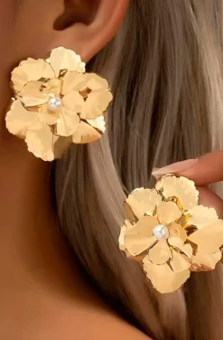 PENDIENTES FLOR DORADA CON PERLA