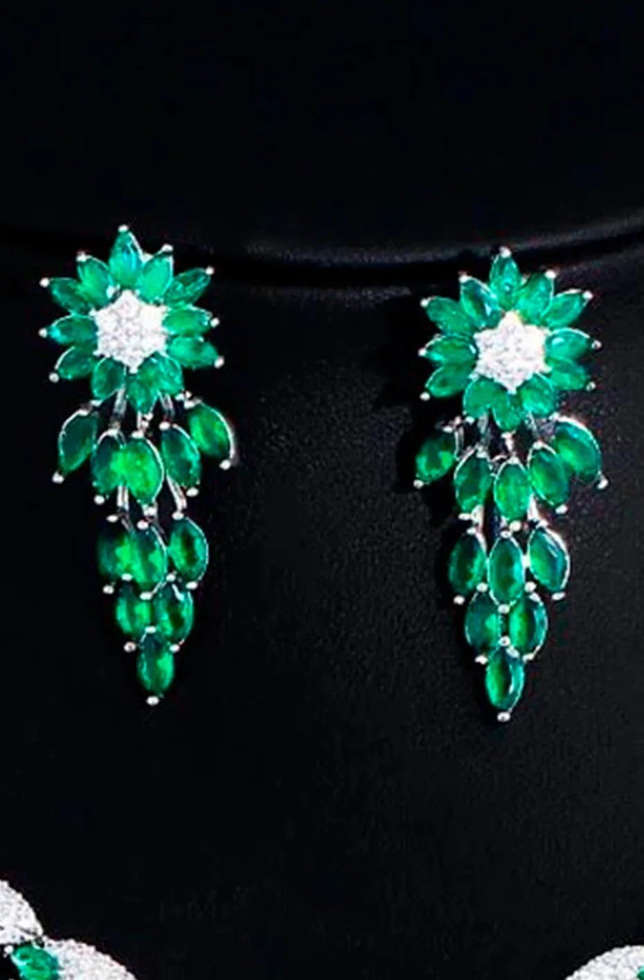 PENDIENTES FLOR Y LAGRIMAS VERDE ESMERALDA