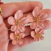 PENDIENTES FLORES ROSA MAGENTA