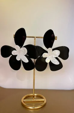 PENDIENTES MAXI FLOR BLANCO Y NEGRO