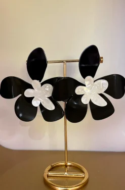 PENDIENTES MAXI FLOR BLANCO Y NEGRO