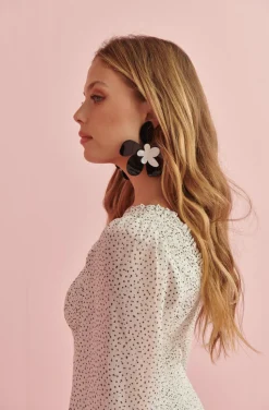 PENDIENTES MAXI FLOR BLANCO Y NEGRO