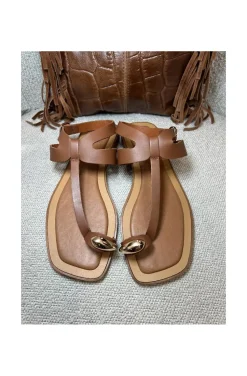 SANDALIAS CUERO DETALLE DORADO