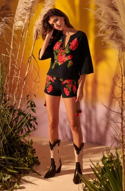 TOP Y SHORT ROSAS ROJAS BY FETICHE SUANCES